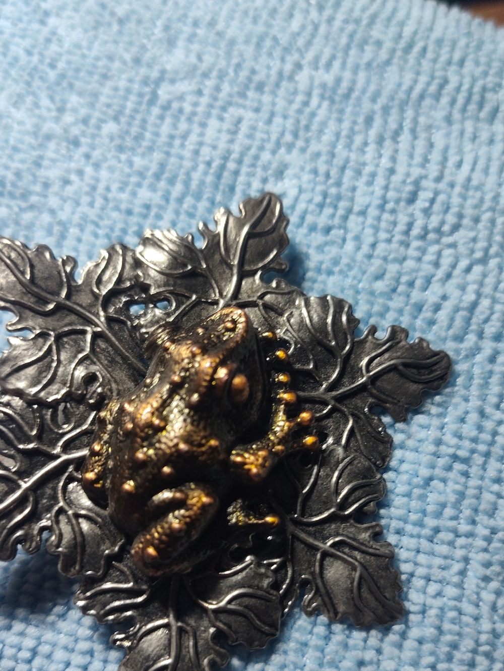 silvia  Dalli signed vintage 1980 Bronze Frog Leaf Brooch — Metallic Bronze